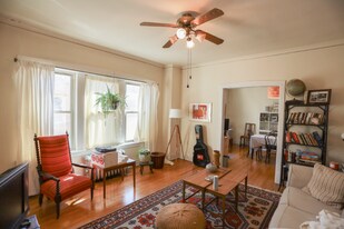 4647 N Manor Ave, Unit 3 in Chicago, IL - Building Photo