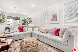 768 Daniel Freeman Cir in Inglewood, CA - Building Photo - Building Photo