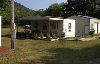 Hillsdale Estate in Dixon Springs, TN - Foto de edificio - Building Photo