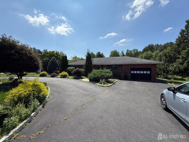 849 New Dover Rd in Edison, NJ - Building Photo - Building Photo