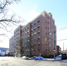 3677-3681 White Plains Rd in Bronx, NY - Foto de edificio - Building Photo