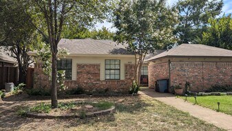 665 Stonehenge Dr in Grand Prairie, TX - Building Photo