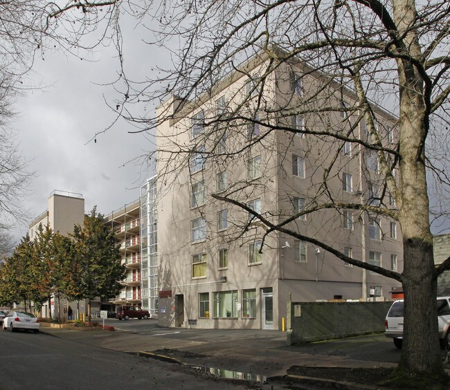 Medallion Apartments in Portland, OR - Foto de edificio - Building Photo