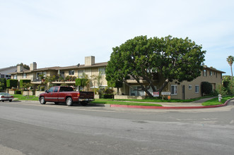 Eastbluff in Newport Beach, CA - Foto de edificio - Building Photo