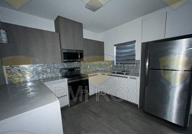 805 W Garrison Dr in Pharr, TX - Building Photo - Building Photo