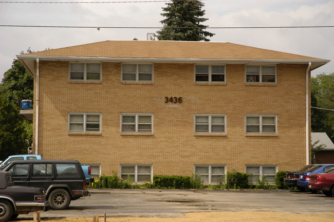 Harrison View Apartments in Rockford, IL - Foto de edificio - Building Photo