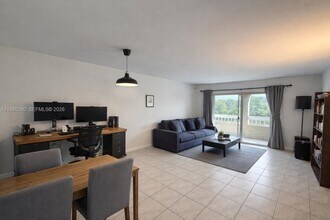 7703 Camino Real in South Miami, FL - Building Photo - Building Photo