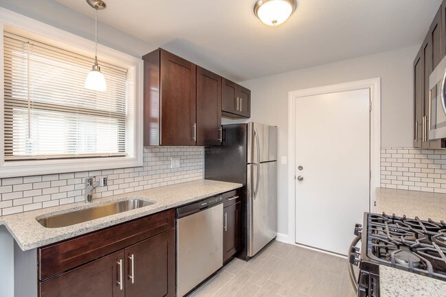 6807 N Ridge Blvd, Unit 6807-G2 in Chicago, IL - Building Photo - Building Photo