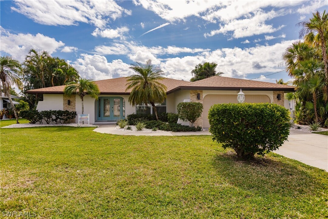 1424 Windsor Ct in Cape Coral, FL - Building Photo