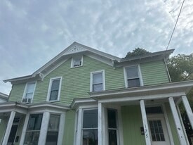 173 W 5th St in Oswego, NY - Building Photo