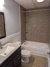 607 Hevey St, Unit 1R in Manchester, NH - Foto de edificio - Building Photo