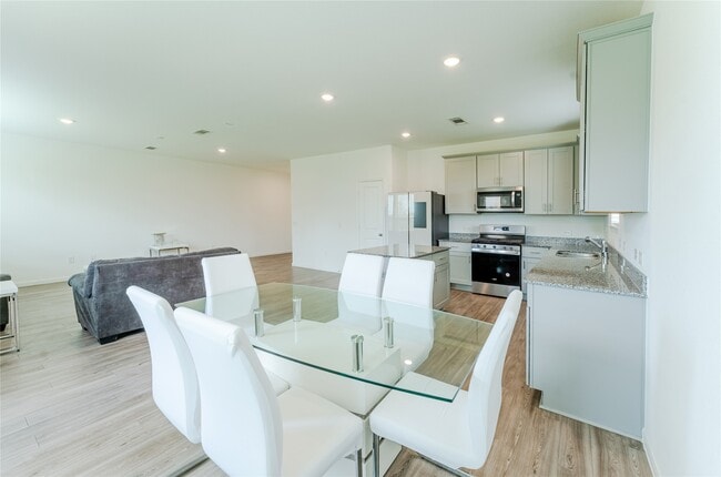 property at 1017 Laguna Cv Dr