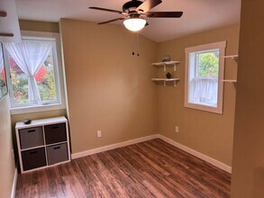9235 SW 7th Ave, Unit B in Portland, OR - Building Photo - Building Photo