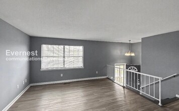 7012 Windcrest Ln in Harrison, TN - Foto de edificio - Building Photo