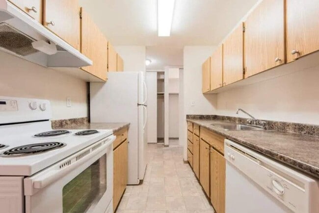 Cameron County in Edmonton, AB - Building Photo - Building Photo