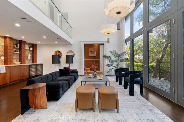 9653 Oak Pass Rd in Beverly Hills, CA - Building Photo - Building Photo