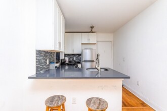 296 Schaefer St in Brooklyn, NY - Building Photo - Building Photo