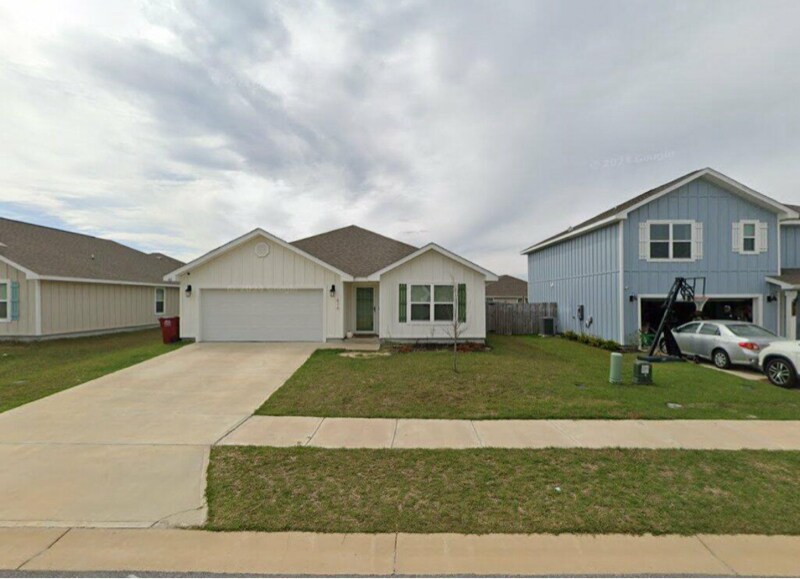 416 Scarborough St in Crestview, FL - Building Photo