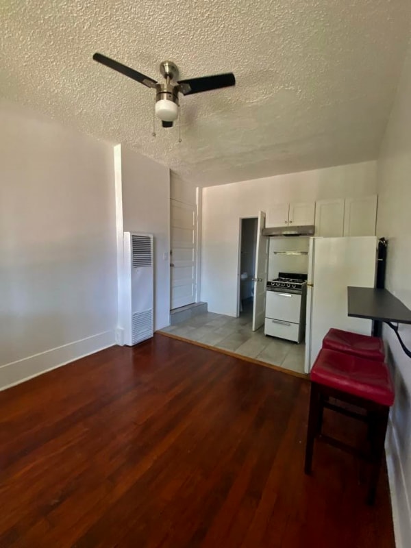 property at 1114 Poinsettia Dr