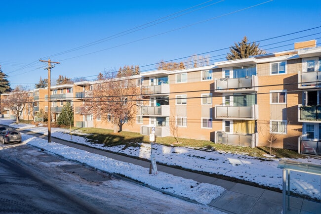 Cedarbrae Gardens West in Calgary, AB - Building Photo - Building Photo