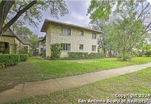 217 E Lullwood Ave in San Antonio, TX - Building Photo