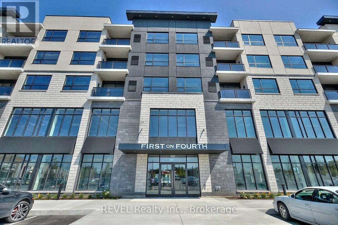 300G Fourth Ave in St Catharines, ON - Building Photo