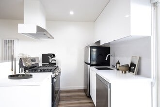 1522 Hi Point St in Los Angeles, CA - Foto de edificio - Building Photo