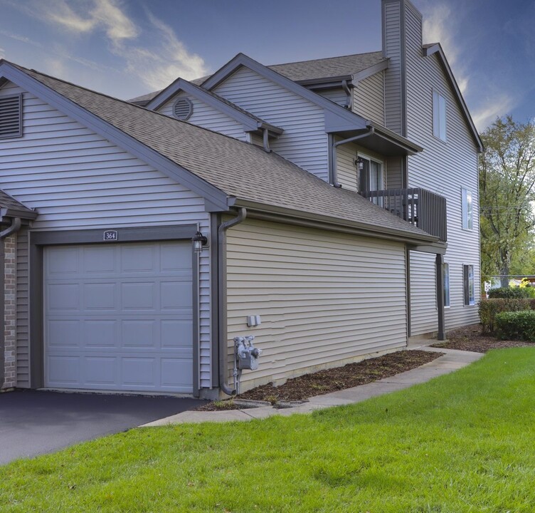 364 Grissom Ct in Hoffman Estates, IL - Building Photo