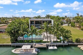 10161 E Broadview Dr in Bay Harbor Islands, FL - Building Photo - Building Photo