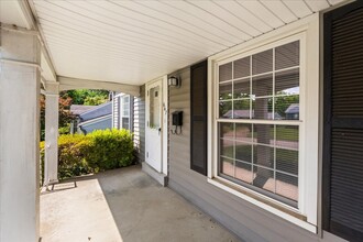 647 Selma Ave in Webster Groves, MO - Foto de edificio - Building Photo