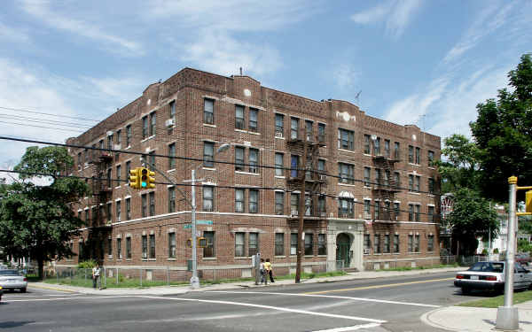 3301 Farragut Rd in Brooklyn, NY - Foto de edificio - Building Photo