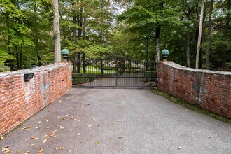 367 Riversville Rd in Greenwich, CT - Building Photo - Building Photo