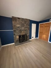 124 Starr Ridge Rd in Brewster, NY - Building Photo - Building Photo