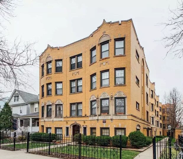 4325 N Hermitage Ave, Unit 3B in Chicago, IL - Building Photo