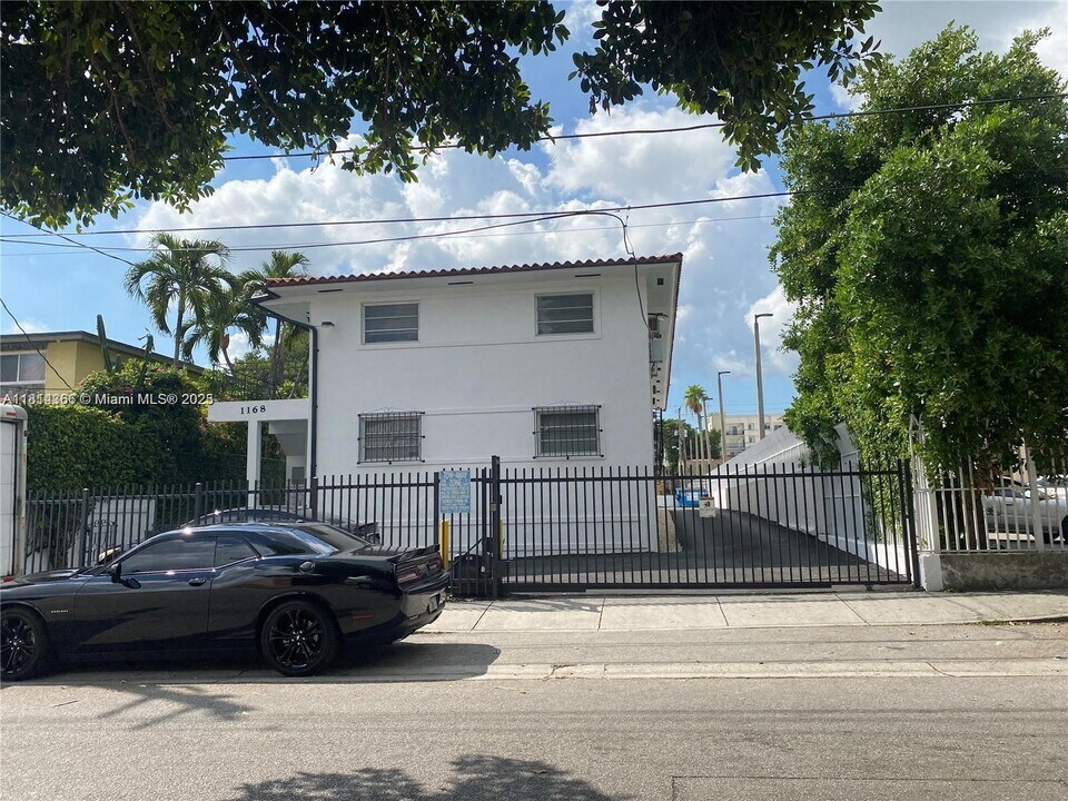 1168 SW 3rd St in Miami, FL - Building Photo