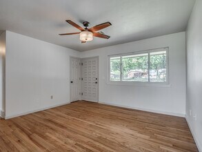 1190 Tim Holt Dr in Harrah, OK - Foto de edificio - Building Photo