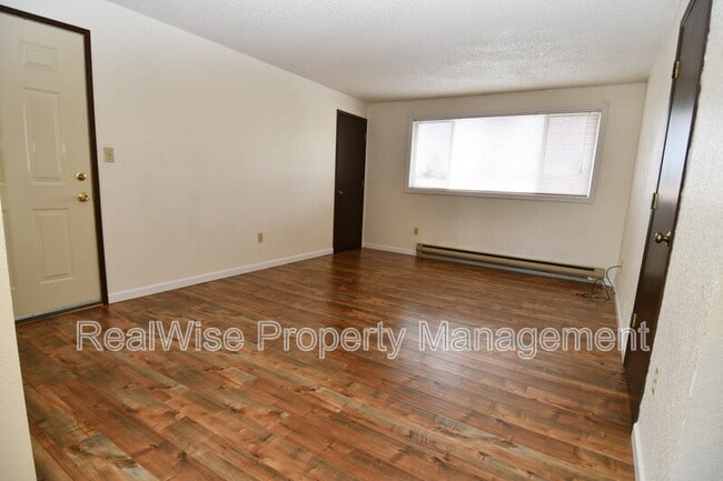 314 NW Tumlin Ave in Winston, OR - Building Photo - Building Photo