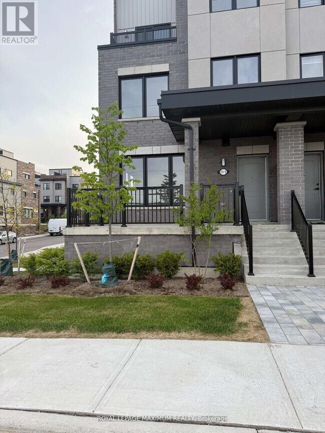 11 Baynes Wy in Bradford West Gwillimbury, ON - Building Photo - Building Photo