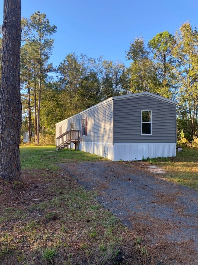 property at 75 Medlar Ln