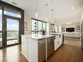 250 W Spring St in Columbus, OH - Building Photo - Building Photo