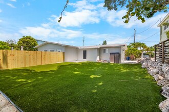 10873 7th Ave Gulf in Marathon, FL - Building Photo - Building Photo