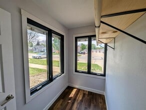 413 Jefferson St in Pella, IA - Foto de edificio - Building Photo