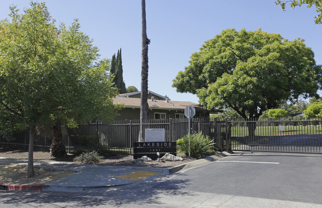 Lakeside Apartments in Concord, CA - Foto de edificio