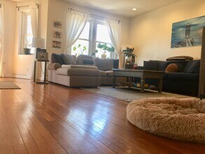 20 Dean Rd, Unit 3 in Brookline, MA - Foto de edificio - Building Photo