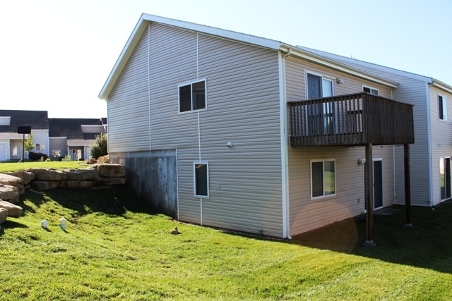 1325 Newfoundland Dr in Manhattan, KS - Building Photo - Building Photo