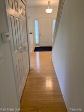 41719 Sleepy Hollow Dr in Novi, MI - Building Photo - Building Photo