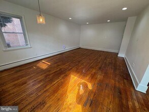 2323 S Parkview Ave in Willow Grove, PA - Building Photo - Building Photo