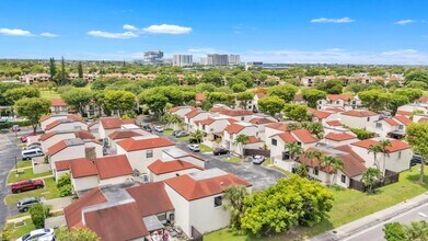 693 NW 102 Pl in Miami, FL - Building Photo - Building Photo