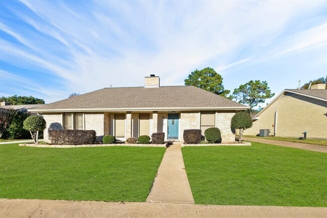 property at 2815 Edgewood Dr