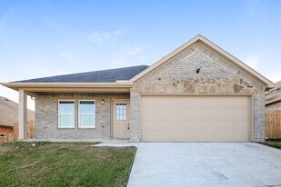811 N Ridge Dr in White Settlement, TX - Building Photo
